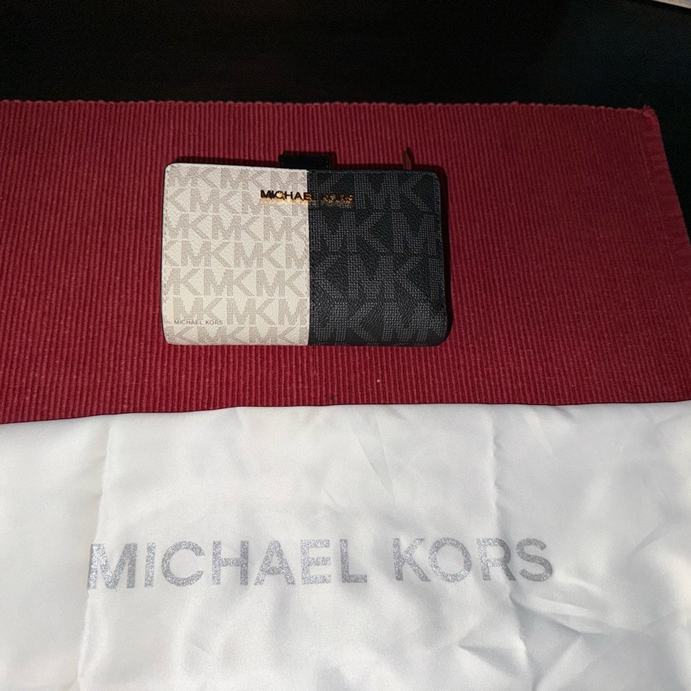 Michael Kors Jet Set Medium Two-Tone Logo Wallet